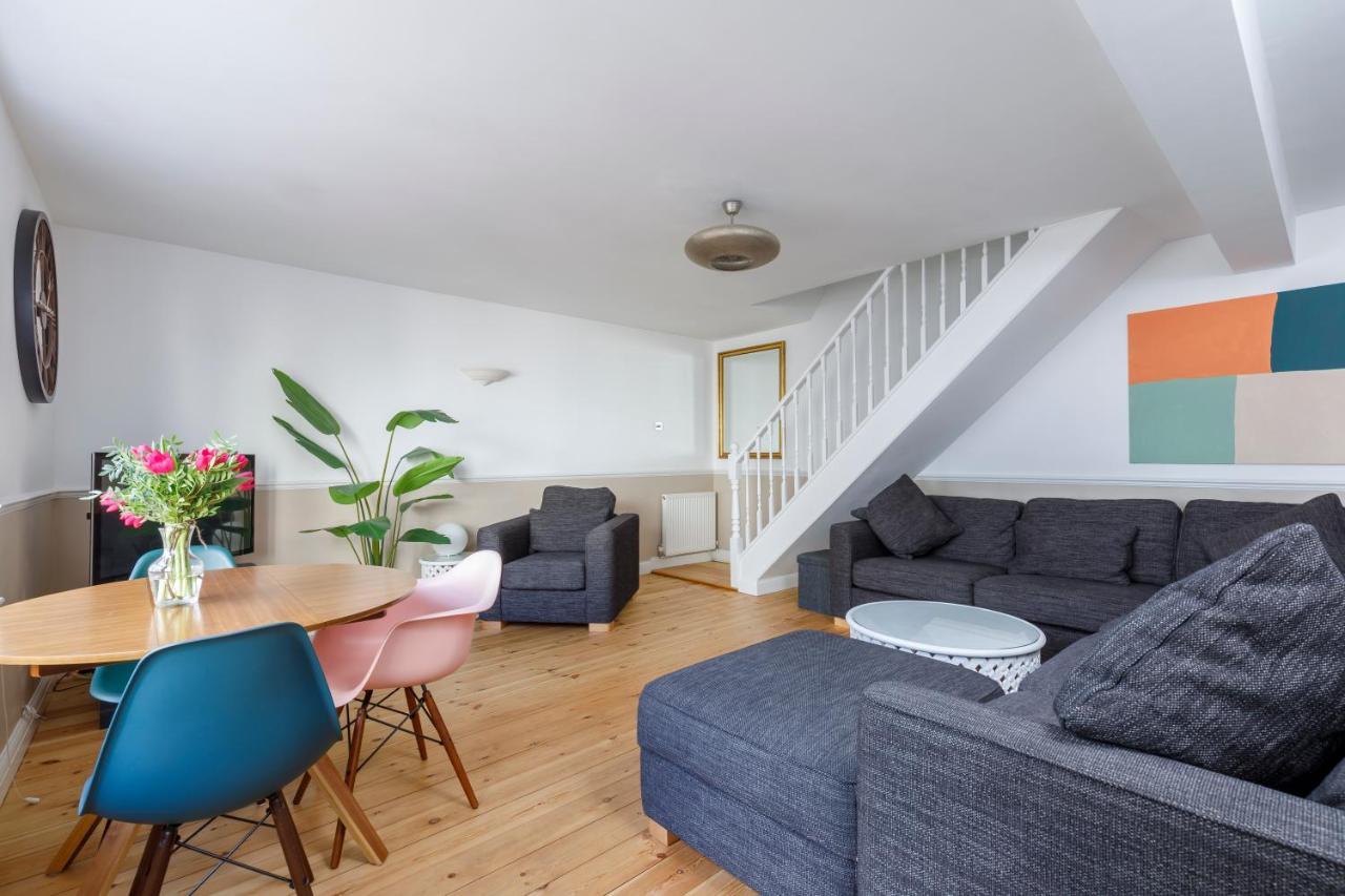 Casa vacanze Beachfront Getaway 2-bedroom House With Free Private Parking & Patio Hove